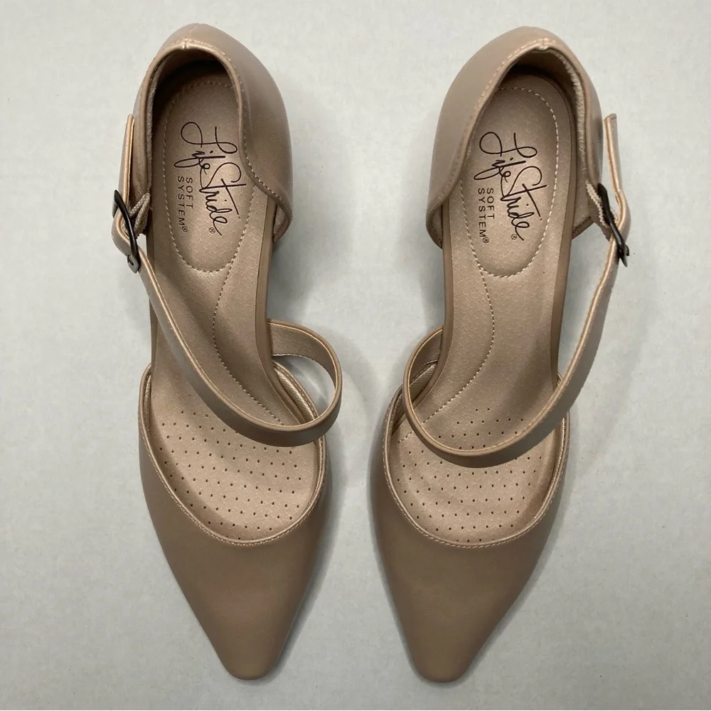 LifeStride Wide Width size 8 Taupe 2.5 inch heels - Picture 2 of 11